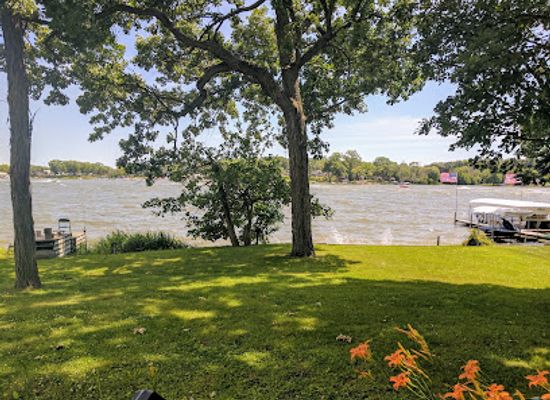 illinois/chain-o-lakes-state-park/restaurant/sandbar-bar-grille