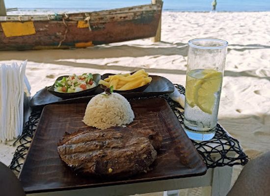 mozambique/quirimbas-archipelago/restaurant/guideon-s-food-drink