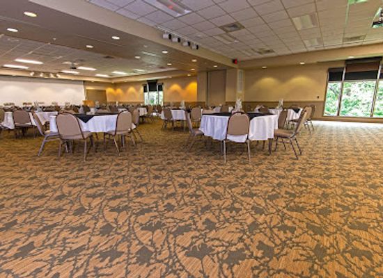kentucky/cumberland-plateau/restaurant/carter-caves-state-resort-park