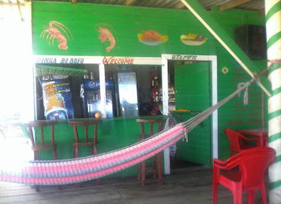 honduras/tela/restaurant/hamacas-bar-deomedes