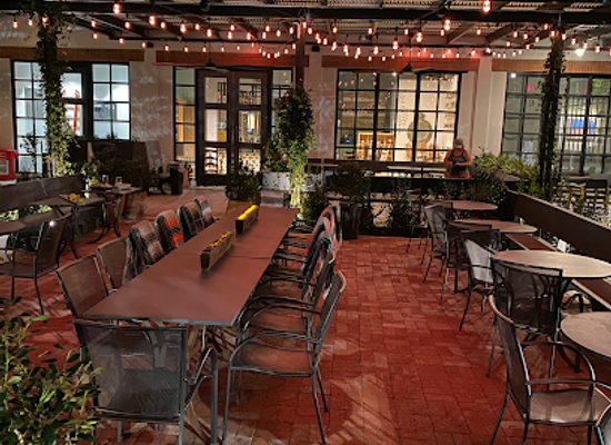 texas/south-texas/restaurant/pharm-table