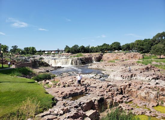 south-dakota/sioux-falls/falls-park/restaurant/falls-overlook-cafe