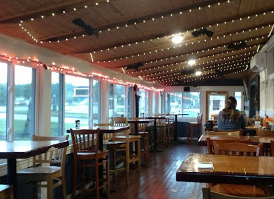 virginia/newport-news/restaurant/harpoon-larry-s-fish-house-oyster-bar