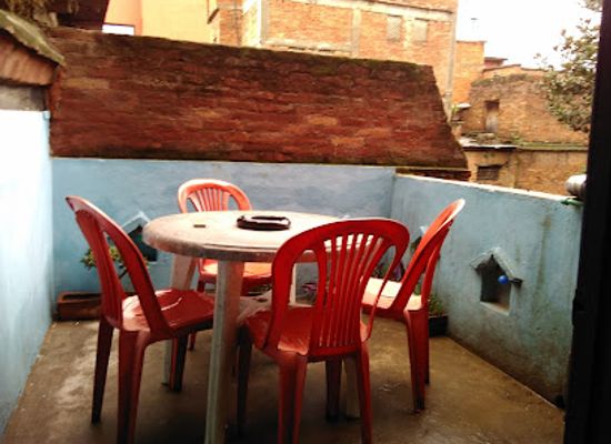 nepal/patan/hiranya-varna-mahavihar-golden-temple/restaurant/daleen