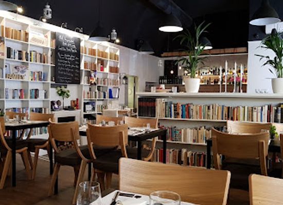 hungary/budapest/jewish-quarter/restaurant/konyvbar-restaurant