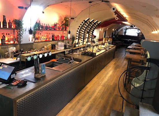 czechia/prague/old-town/restaurant/beer-restaurant-u-cerneho-medveda-at-the-black-bear