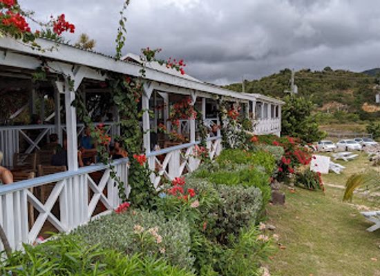 antigua-and-barbuda/saint-mary/restaurant/ffryes-beach-bar-dennis-restaurant