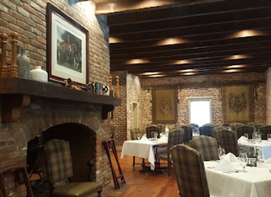 mississippi/natchez/restaurant/castle-restaurant-pub