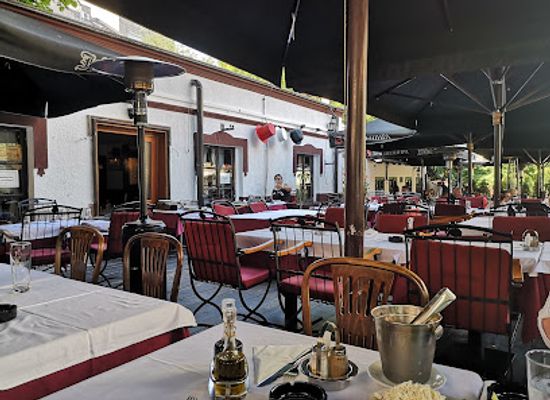 serbia/rasina/restaurant/tri-sesira