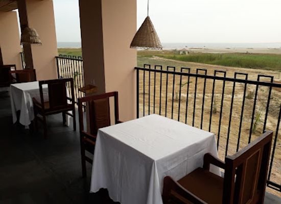 the-gambia/lower-baddibu/restaurant/gibbi-s-on-the-beach