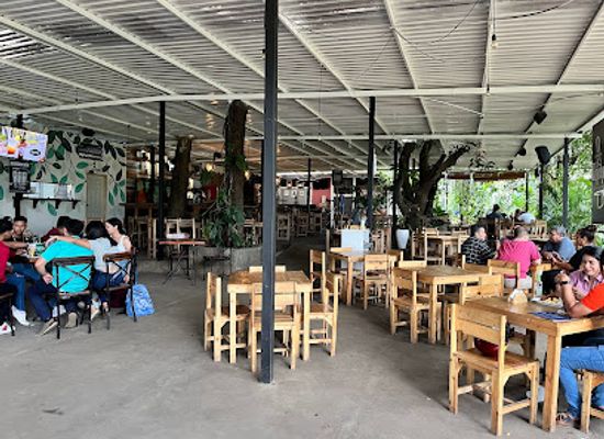 nicaragua/leon-volcano-boarding/restaurant/en-el-vivero-asados-y-mas