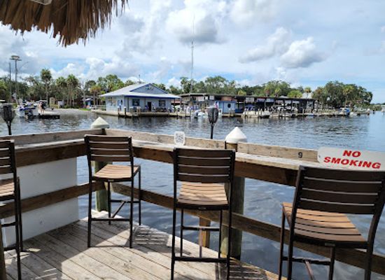 florida/nature-coast/restaurant/crump-s-landing