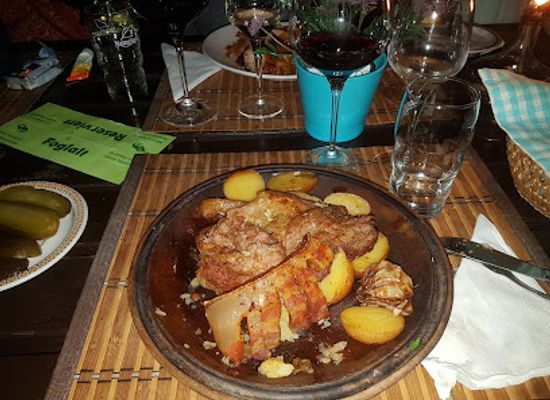 hungary/southern-transdanubia/restaurant/nessie-vendeglo-balatonszemes