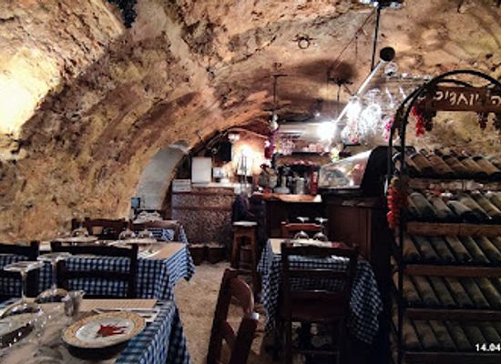 israel/zikhron-ya-akov/restaurant/kashtunyo-wine-cellar
