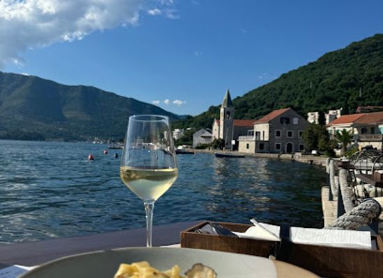 montenegro/lim-river-valley/restaurant/punto-crudo-restoran