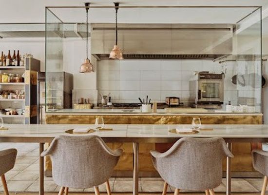 spain/madrid/malasana/restaurant/playing-solo