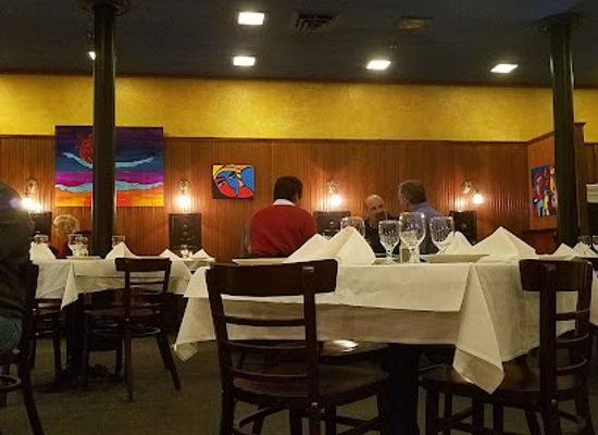 illinois/great-river-road/restaurant/tiramisu