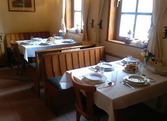 hungary/vac/restaurant/sarokhaz-etterem