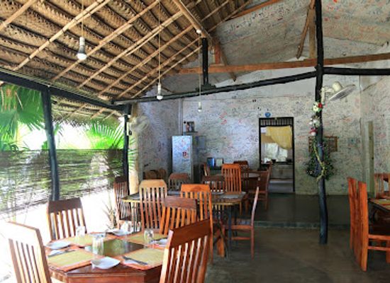 sri-lanka/cultural-triangle/restaurant/rithu-restaurant