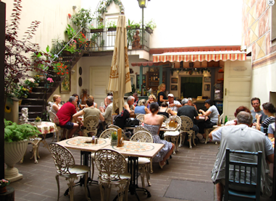 czechia/prague/hradcany/restaurant/restaurace-a-vinarna-u-laury