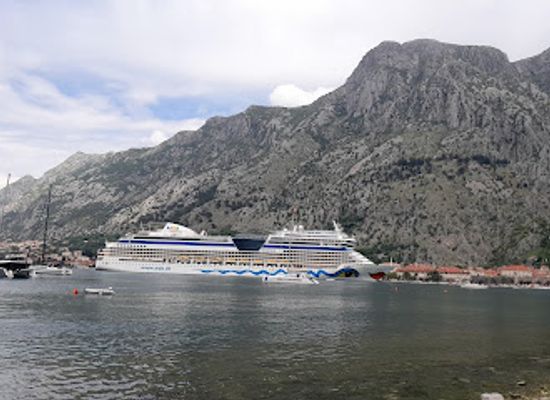 montenegro/kotor-bay/restaurant/marenda-steak-house
