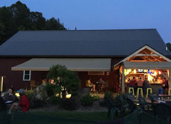 vermont/essex-county/restaurant/mike-s-tiki-bar