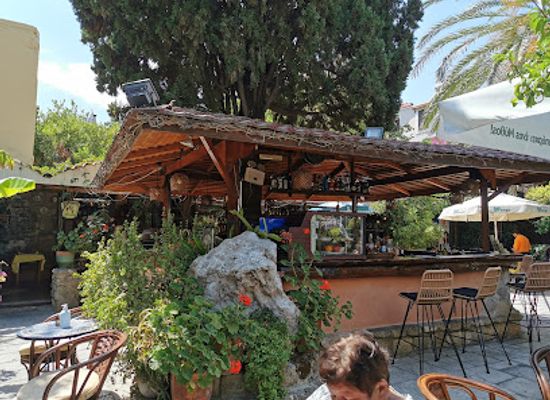 greece/rhodes/rhodes-old-town/restaurant/socratous-garden