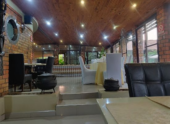 zambia/luangwa-valley/restaurant/indish-fusion-foods-cocktails