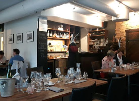finland/oulu/restaurant/ravintola-hella