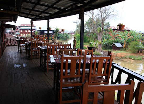 myanmar-burma/golden-triangle/restaurant/golden-moon