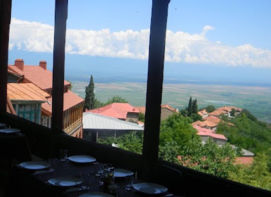 georgia/sighnaghi/restaurant/mcikvi-marili