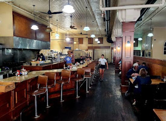 virginia/lynchburg/restaurant/market-at-main