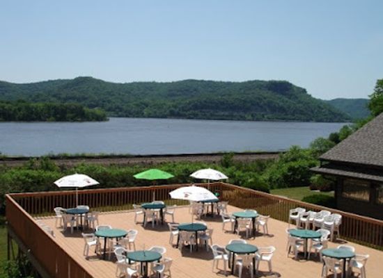 wisconsin/great-river-road/restaurant/sullivan-s-supper-club