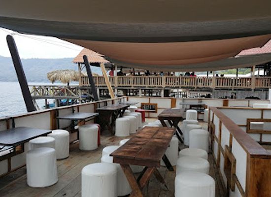 el-salvador/santa-ana/lake-coatepeque/restaurant/restaurante-las-palmeras