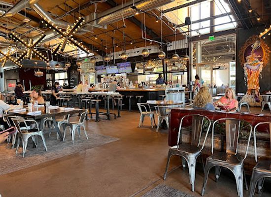 arizona/tempe/tempe-beach-park/restaurant/the-yard-at-farmer-arts-district