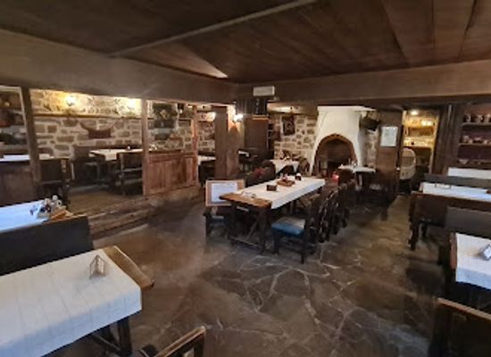bulgaria/dobruja/restaurant/under-the-linden-trees