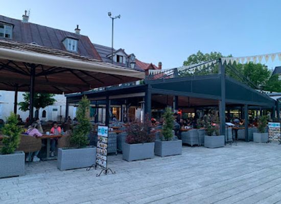 montenegro/cetinje/restaurant/restobar-dvor