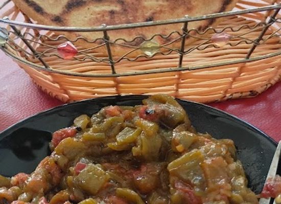 algeria/setif/restaurant/traditional-foods-mahajeb-kasra-hummus-mbarja