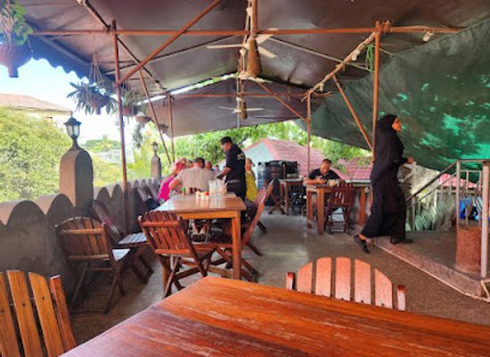 tanzania/stone-town/restaurant/lukmaan-restaurant