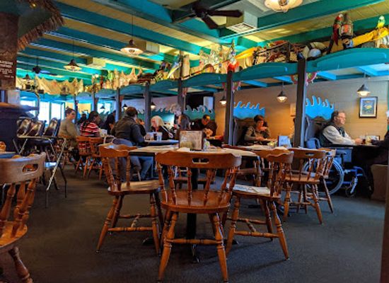 wisconsin/kickapoo-valley/restaurant/salty-s-seafood-spirits