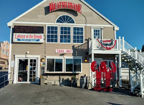 new-hampshire/lakes-region/restaurant/lobster-in-the-rough-on-weirs-beach