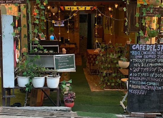 india/manali/old-manali/restaurant/cafe-del-37