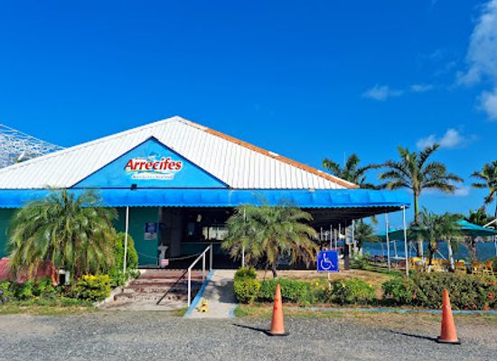 panama/colon/restaurant/arrecifes