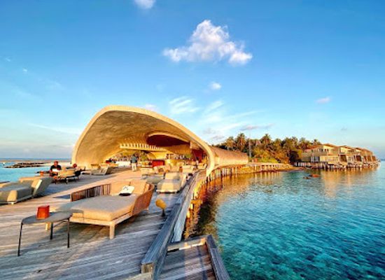 maldives/dhaalu-atoll/restaurant/the-whale-bar