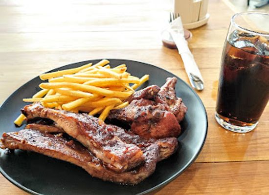 botswana/central-district/restaurant/dickey-s-barbecue-pit