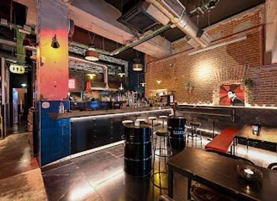 spain/madrid/sol/restaurant/lynch-food-and-cocktails