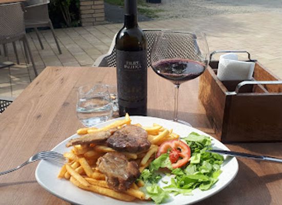 hungary/szigetkoz/restaurant/telegrill