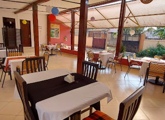 uganda/entebbe/restaurant/blu-pepper-bar-n-grill