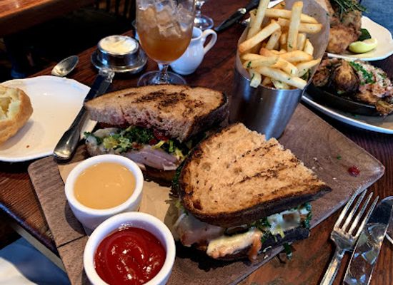 alaska/alaska-peninsula/restaurant/wayfare-tavern