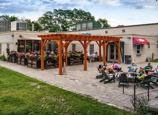 new-hampshire/dartmouth-lake-sunapee/restaurant/harpoon-brewery-taproom-and-beer-garden